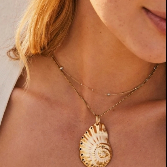 NWOT Kendra Scott Marina Statement  Pendant and Earrings SET Vintage Gold - Picture 2 of 7